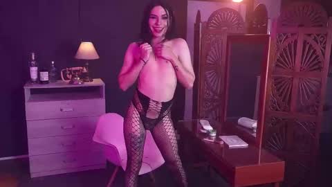 Snapshot of vicky_hot_x chatting on February 15, 9:37 pm        online show from February 15, 9:37 pm