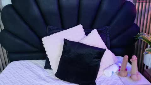vicky_lopezz_ online show from May 16, 2:19 am