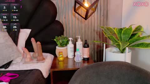 vicky_lopezz_ online show from June 2, 2:24 am