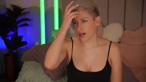 vickysecret96 online show from January 16, 6:23 pm