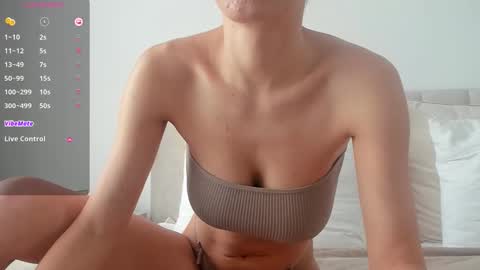 Snapshot of vickystonee chatting on February 13, 10:33 am Victoria online show from February 13, 10:33 am