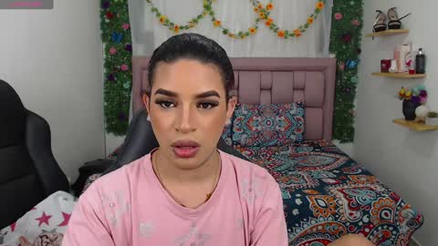 Snapshot of vickyxdany chatting on December 7, 9:22 pm vickyxdany online show from December 7, 9:22 pm