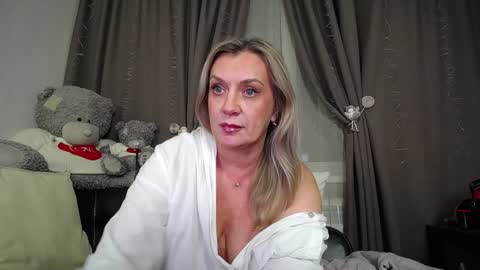 victoria50 online show from December 13, 8:15 pm