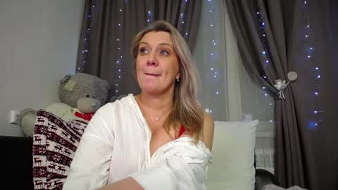 victoria50 online show from December 18, 8:14 pm