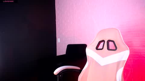 Snapshot of victoria_1126 chatting on April 25, 7:55 pm victoria_1126 online show from April 25, 7:55 pm