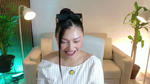 Snapshot of victoria___moon chatting on January 7, 2:08 pm victoria online show from January 7, 2:08 pm