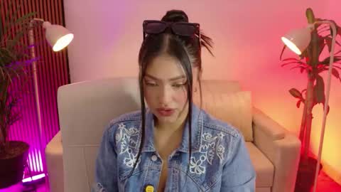 Snapshot of victoria___moon chatting on January 9, 1:14 pm victoria online show from January 9, 1:14 pm