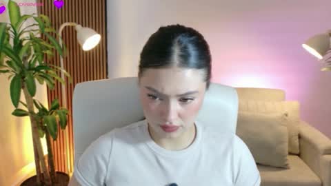 Snapshot of victoria___moon chatting on April 9, 2:33 pm victoria online show from April 9, 2:33 pm