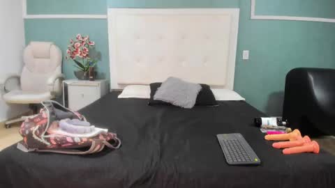    online show from May 29, 12:58 pm