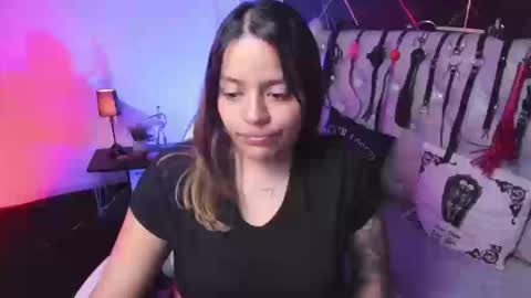 victoria_floyd1 online show from March 25, 8:48 pm