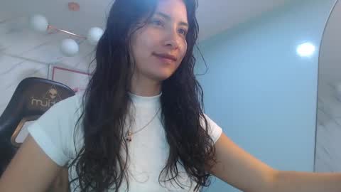Snapshot of victoria_hernandez_t chatting on May 27, 1:08 pm Victoria online show from May 27, 1:08 pm