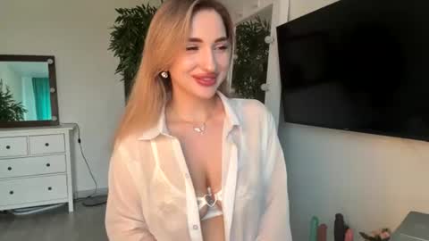 Snapshot of victoria_jess chatting on June 27, 1:17 pm Victoria online show from June 27, 1:17 pm