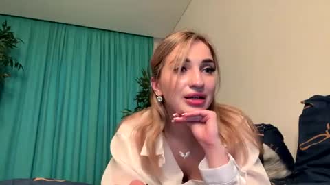 Snapshot of victoria_jess chatting on July 1, 5:02 pm Victoria online show from July 1, 5:02 pm