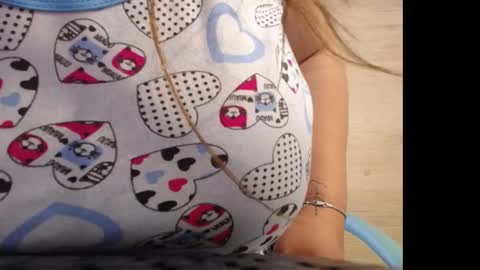 Snapshot of victoria_lehee chatting on January 11, 12:29 pm Victoria online show from January 11, 12:29 pm