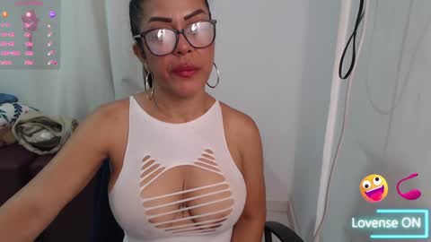 Snapshot of victoria_milf06 chatting on December 12, 2:59 am victoria online show from December 12, 2:59 am