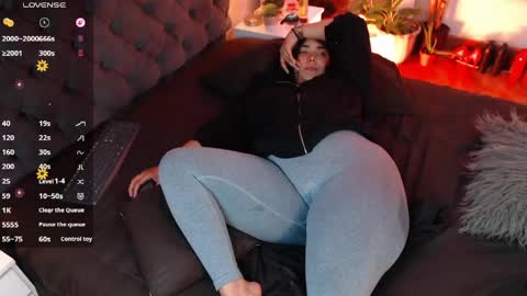 Snapshot of victoria_monteroo chatting on May 4, 1:34 am Call me Vic online show from May 4, 1:34 am