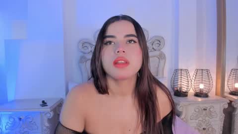 Snapshot of victoria_vallejo chatting on December 10, 11:32 am victoria  online show from December 10, 11:32 am