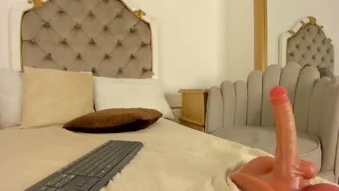 Snapshot of victoria_vallejo chatting on February 10, 5:41 pm victoria  online show from February 10, 5:41 pm