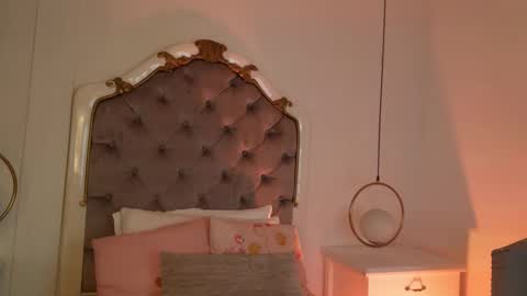 victoria_watsson online show from February 24, 1:31 pm