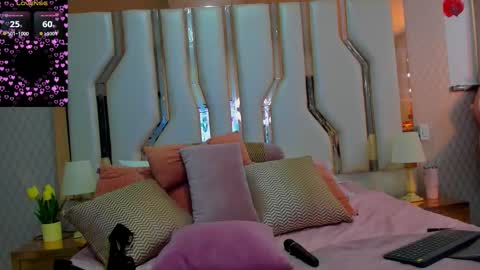 Snapshot of victoriaarousse25 chatting on February 15, 10:28 pm victoriaarousse online show from February 15, 10:28 pm