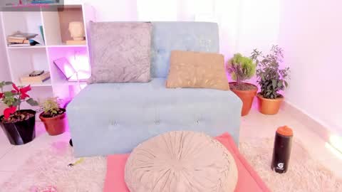 Victoria online show from April 1, 11:02 pm