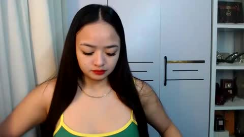 Snapshot of victoriaharper2 chatting on March 15, 7:03 am Victoria Harper online show from March 15, 7:03 am