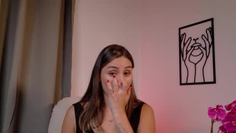 VictoriaNova online show from February 14, 5:10 pm