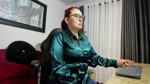 victoriapaker online show from April 8, 10:04 am