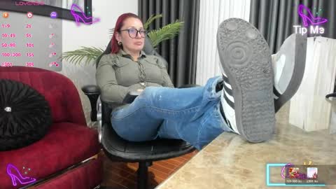 Snapshot of victoriapaker chatting on June 2, 11:56 am victoriapaker online show from June 2, 11:56 am