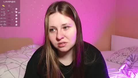 Snapshot of victoriassecrets_ chatting on March 4, 1:28 pm victoriassecrets_ online show from March 4, 1:28 pm