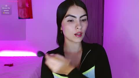 victoriia_henao_ online show from November 24, 3:06 am