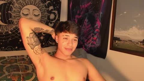 Snapshot of victorino_jhonson chatting on December 1, 11:58 pm Victorino Jhonson online show from December 1, 11:58 pm