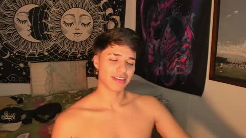 Snapshot of victorino_jhonson chatting on December 29, 12:30 am Victorino Jhonson online show from December 29, 12:30 am