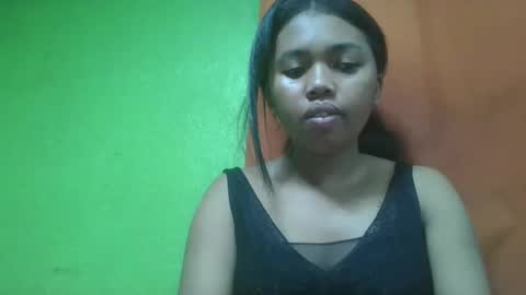 Snapshot of vierge28430 chatting on June 6, 2:27 am vierge28430 online show from June 6, 2:27 am