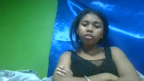 Snapshot of vierge28430 chatting on June 13, 8:23 am vierge28430 online show from June 13, 8:23 am