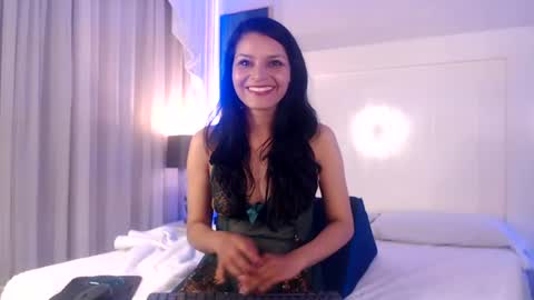 Snapshot of viiolet_smith chatting on June 27, 3:50 pm Violeth Smith online show from June 27, 3:50 pm