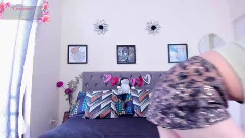 Violet online show from June 20, 7:49 pm