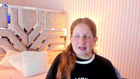 Violeta online show from December 3, 1:52 am