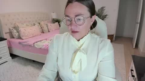 Ukrainian-woman online show from July 11, 12:19 pm