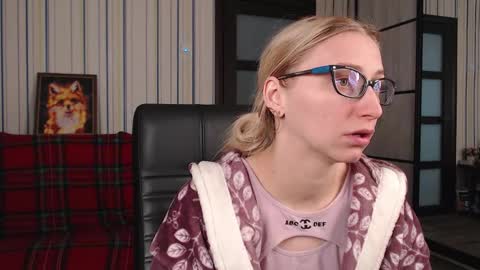 Snapshot of vikaericka chatting on October 5, 9:07 am Vika online show from October 5, 9:07 am