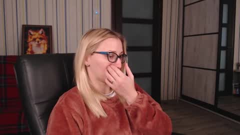 Snapshot of vikaericka chatting on October 10, 9:41 am Vika online show from October 10, 9:41 am