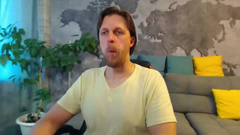 Snapshot of vikingchrisss chatting on April 19, 8:35 am vikingchrisss online show from April 19, 8:35 am