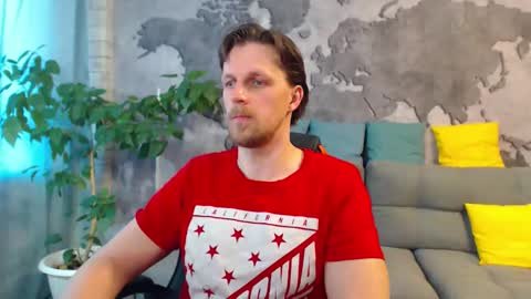 Snapshot of vikingchrisss chatting on April 21, 9:37 am vikingchrisss online show from April 21, 9:37 am