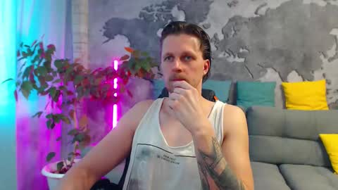 Snapshot of vikingchrisss chatting on May 2, 9:58 am vikingchrisss online show from May 2, 9:58 am