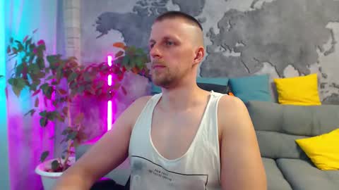 Snapshot of vikingchrisss chatting on May 8, 9:36 am vikingchrisss online show from May 8, 9:36 am