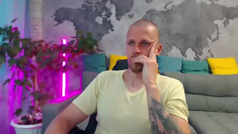 vikingchrisss online show from July 18, 10:52 am