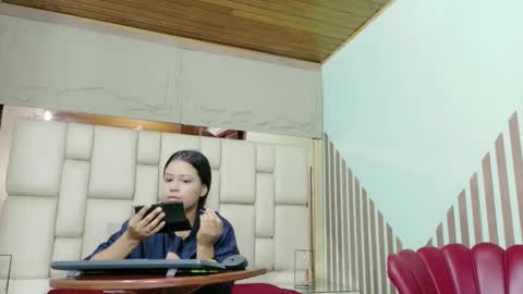 vikiTomson online show from February 2, 12:37 pm