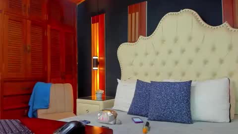 vikiTomson online show from May 27, 1:08 pm