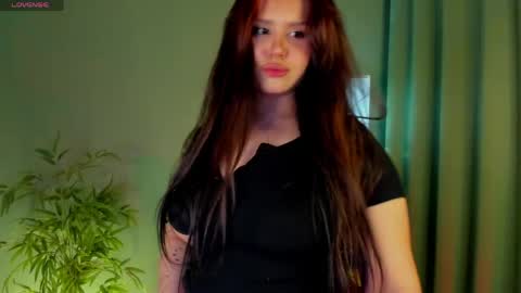 Snapshot of vikki_bunny chatting on April 23, 12:29 pm Vikki online show from April 23, 12:29 pm