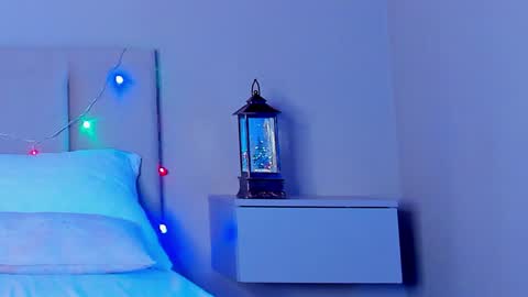 VIKKI online show from December 25, 6:30 pm